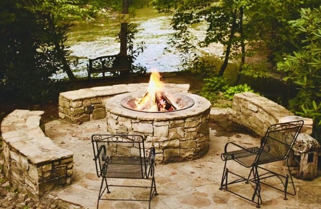Riverbend Cabin Waterfront dining & Trout Fishing with available guest cabin
