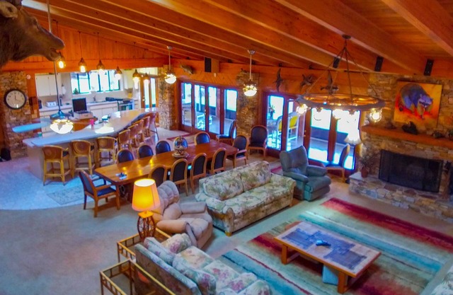 Riverbend Lodge- Special Discounts August/September 2025! BOOK NOW!