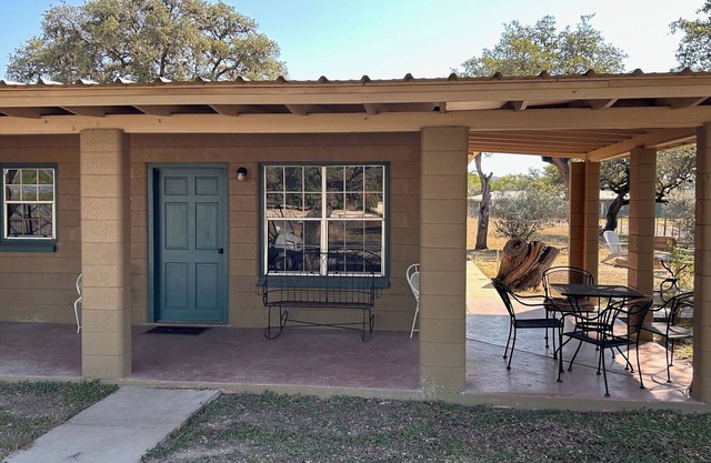 Riverbend on the Frio Motel 11