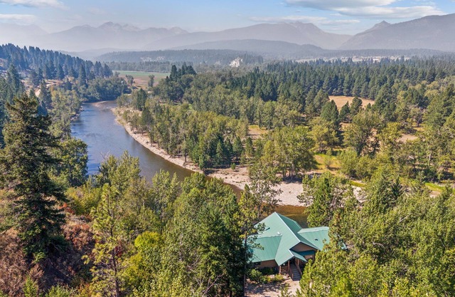 Riverfront 4 bed/3bath home on Bitterroot River plus a Pickleball Court