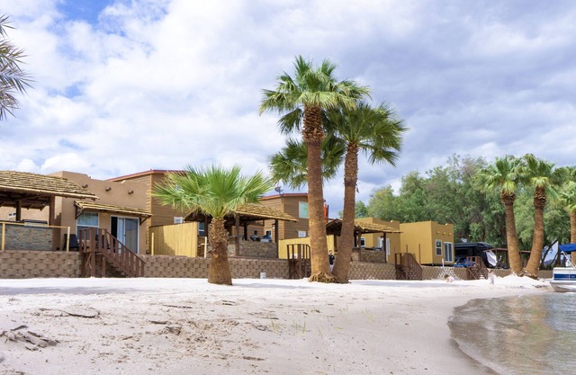 Riverfront Beach Villa 3 Colorado River