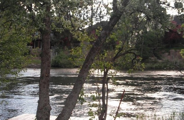 Riverfront Beauty! Location Perfection! Walk to the best of Bend