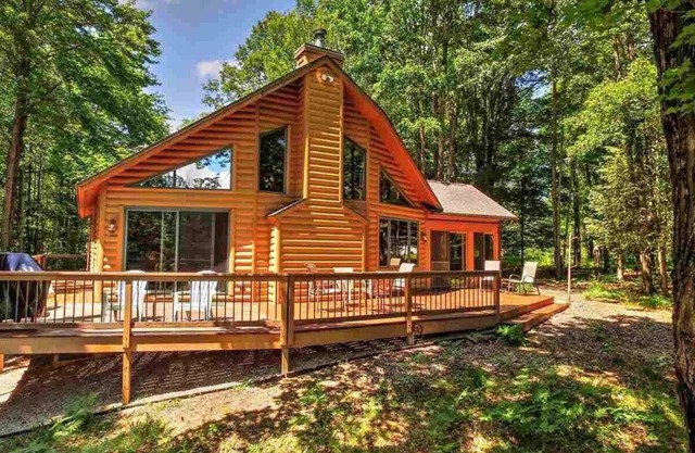 Riverfront Cabin Retreat – Sleeps Up to 18 on the Betsie River