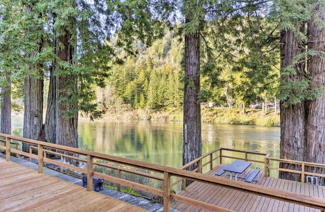 Riverfront Crescent City Home, 8 Mi to Beach!
