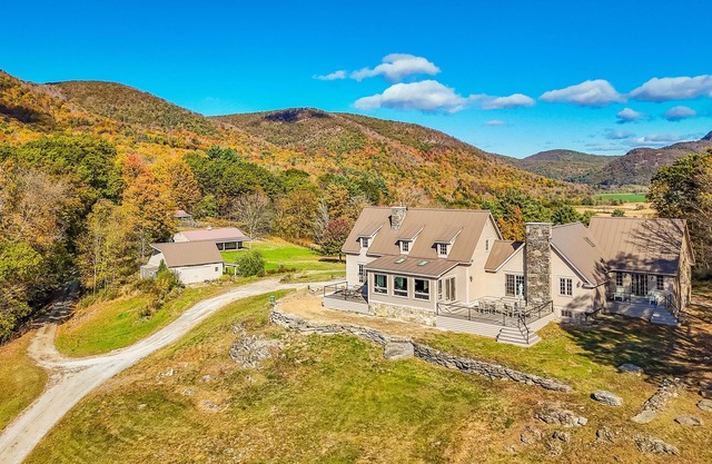 Riverfront estate, mountain views, dog-friendly, fireplace, balcony, w/d, wifi