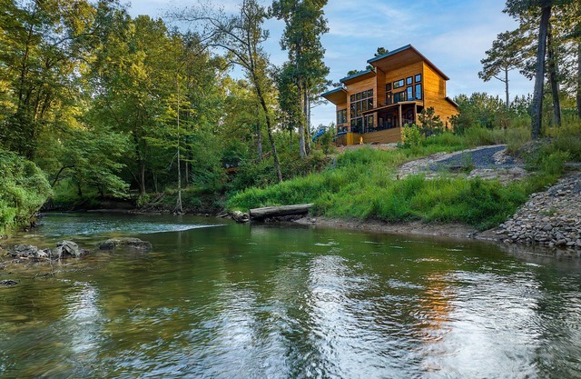 Riverfront Family Adventure Modern Cabin/Pickle Ball/Slide/Outdoor Shower