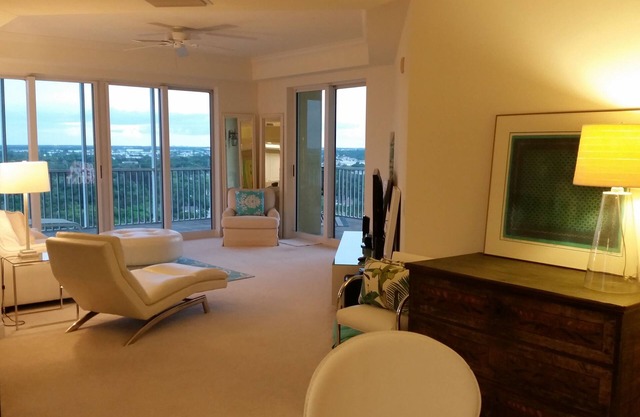 Riverfront High Rise Sophistication Downtown Fort Myers Beautiful Views!