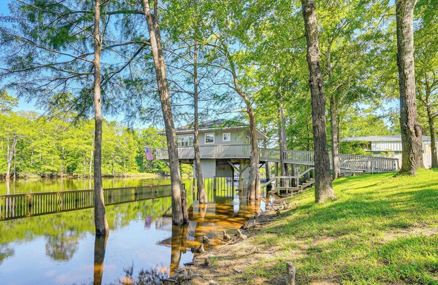 Riverfront Home w/Boat Launch in Jefferson