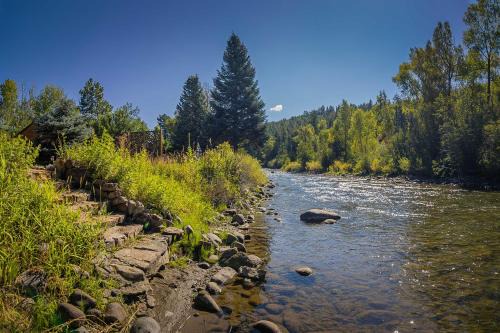 Riverfront Home with Hot Tub about 19 Mi to Wolf Creek!