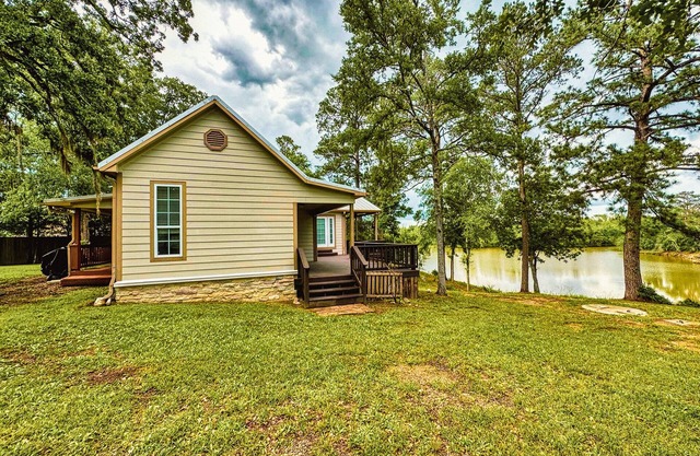 Riverfront house with a party barn & private boat ramp