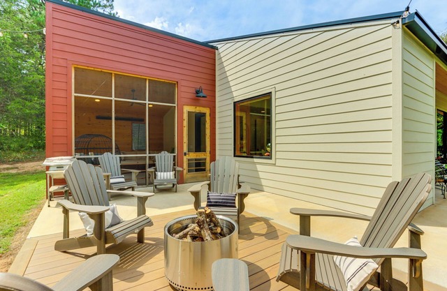 Riverfront Huntsville Cabin w/Views & Kayaks!