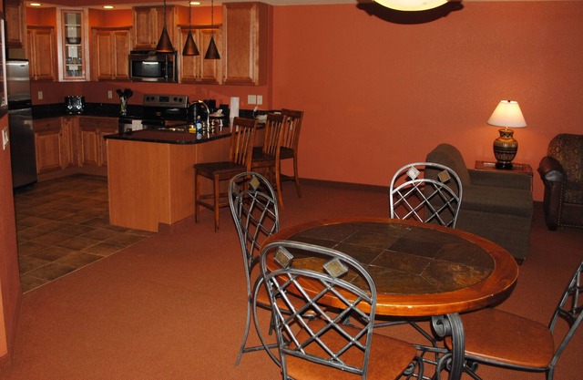 RIVERFRONT.JACUZZI tub.!!.