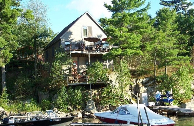 Riverfront Kring Point House