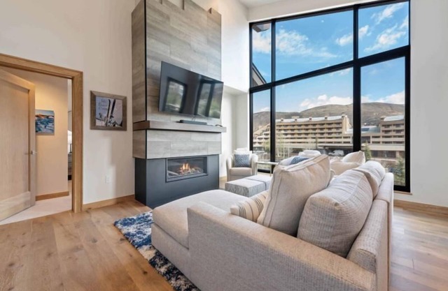 Riverfront Lodge 403 - 2 Bedroom Residence