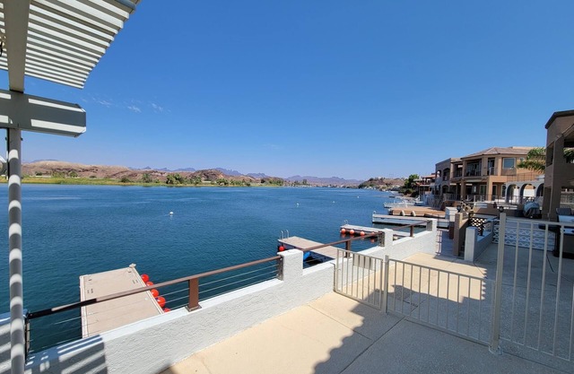 Riverfront Parker Home, 3/3 with 2 docks, Views!
