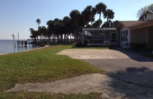Riverfront Pool Home close to KSC and East Coast Beaches