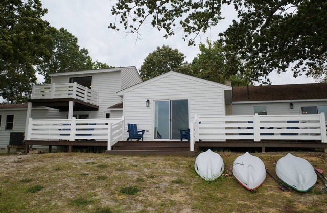 Riverfront Retreat on Perquimans: Cozy Fire Pit, Golf Minutes Away, Serene Views
