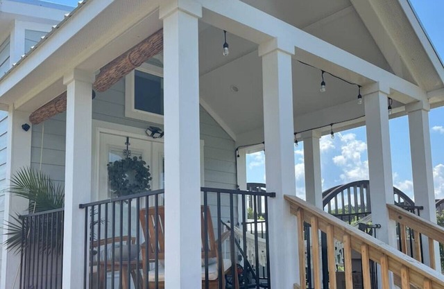 Riverfront Tiny House- Fishing & Kayaking