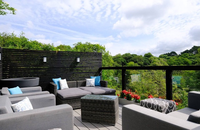 RIVERGARTH, pet friendly, luxury holiday cottage in Malpas, Cornwall