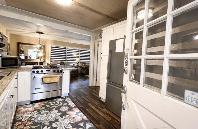 RiverHouse - SamFrank (Unit A) - 1BD/1BA with Carport - Near Amerson River Park