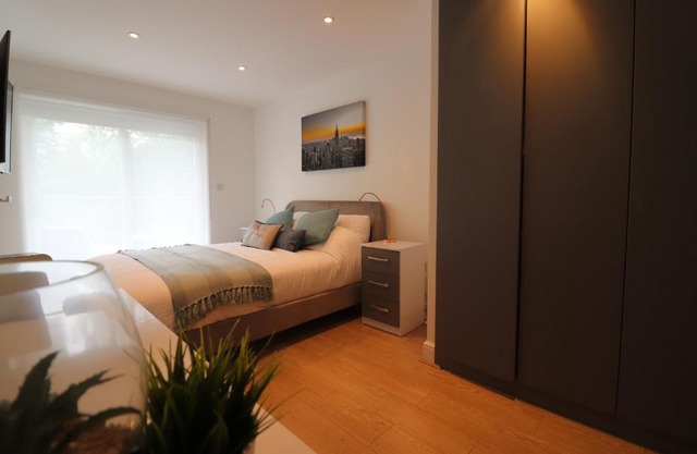 Riverside 2 Bedroom Serviced Accommodation