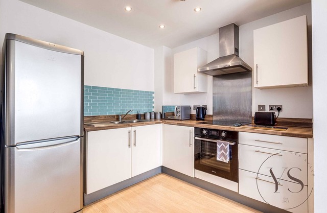 Riverside Apartment 2BR - Free Parking - Wi-Fi -Netflix