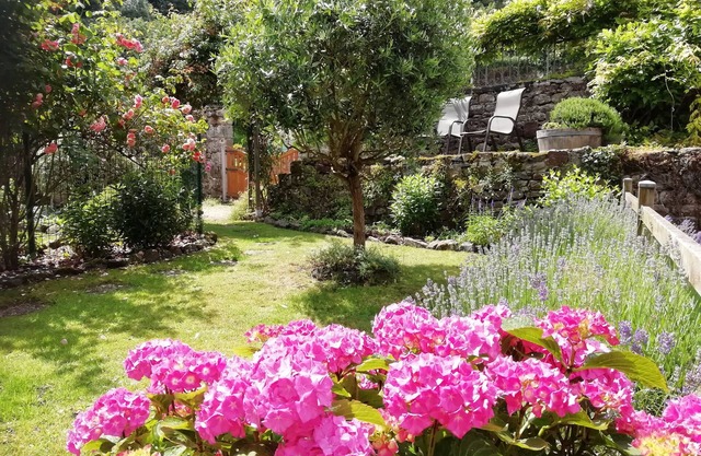 Riverside apartment with garden on the port of Dinan