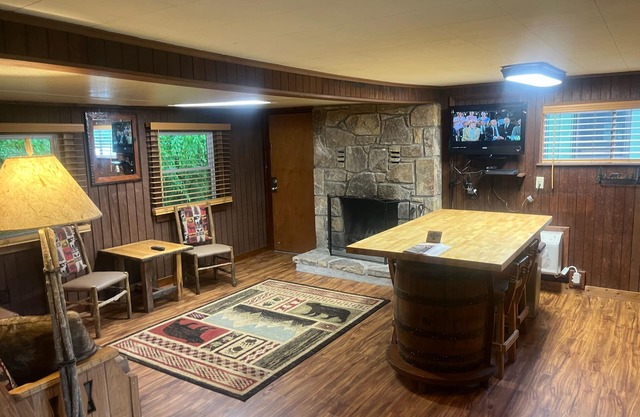 Riverside Cabin minutes to Gatlinburg