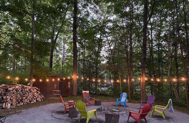 Riverside Cozy Cabin in the Woods w/ hot tub