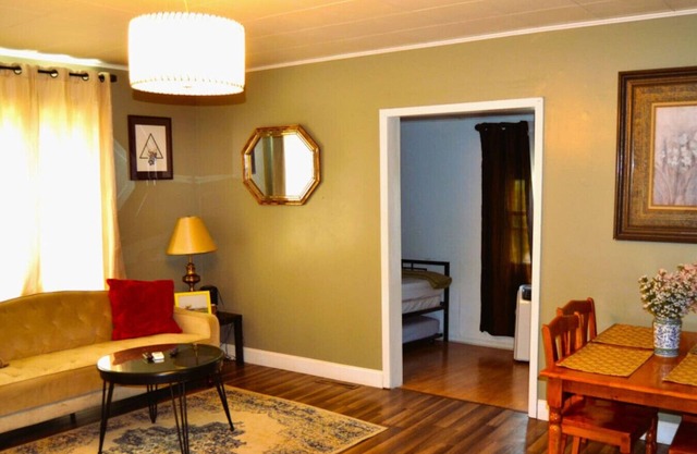 Riverside : delightful ambiance and ample natural light makes a unique place