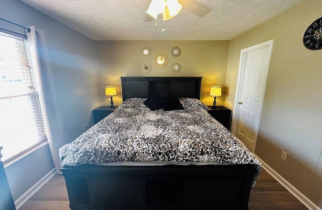 Riverside Escape, King Suite, and Queen Suite.