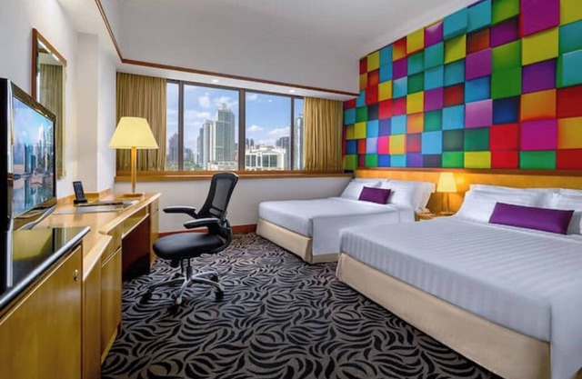 Riverside Hotel Family Room 2 Queen Hotel with Gorgeous Skyline View Singapore