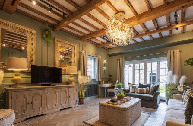 Riverside House - A Truly Unique Stay For 8 Guests