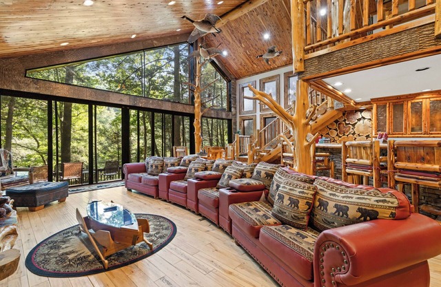 Riverside Luxury: Hot Tub, Fire Pit & Fishing Dock! Game Room, Fireplace!