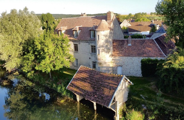 Riverside monastery: 3-bedroom logis and garden