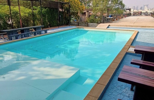 Riverside Pool Villa in Urban Oasis