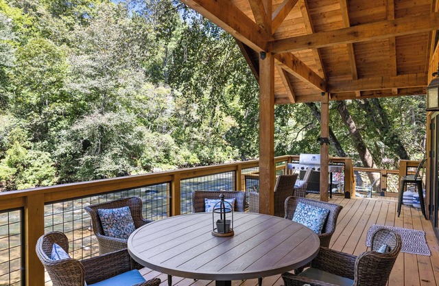 Riverside Retreat Cartecay, Hot Tub, Fire Pit, Gameroom