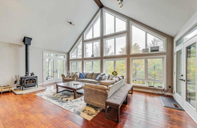 Riverstone - Large Cottage w/Dock, Kayaks, Paddleboards, Beautiful Views, AC