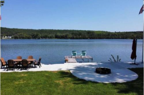 Riverview Cottage Escape