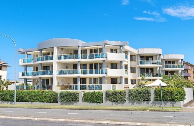 Riviera 306 - Views over the Hastings River