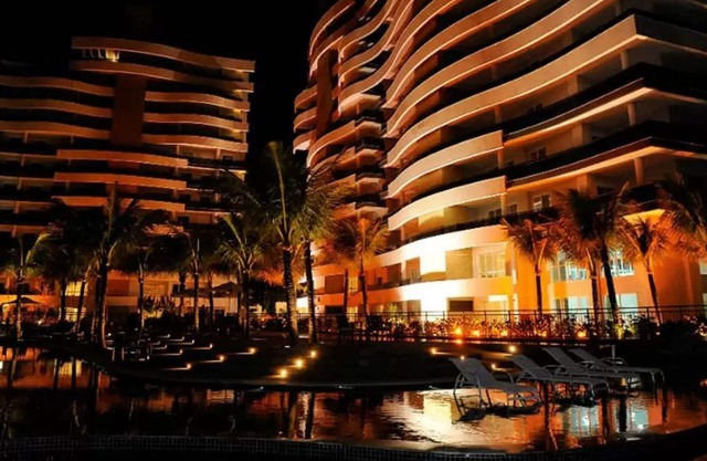 Riviera 330m2 - Foot on Sand