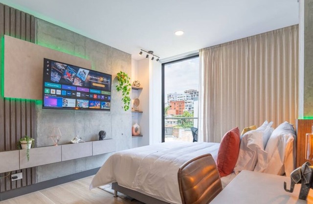 RM 1005 | High-Rise Studio | Balcony | Pool | Gym
