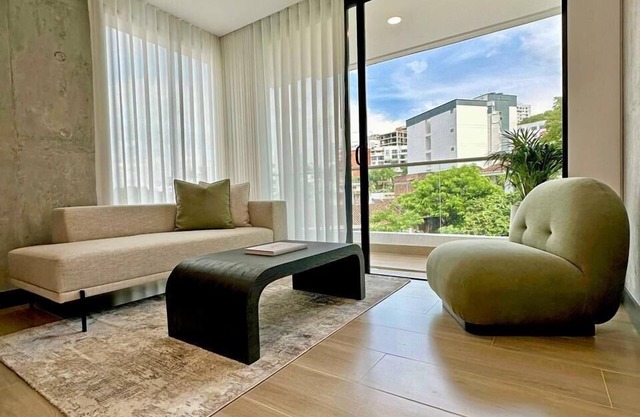 RM 804 | Amazing 1-Bed In High-Rise Luxury | Pool