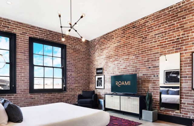 Roami at The Lola | Convention Center | Suite