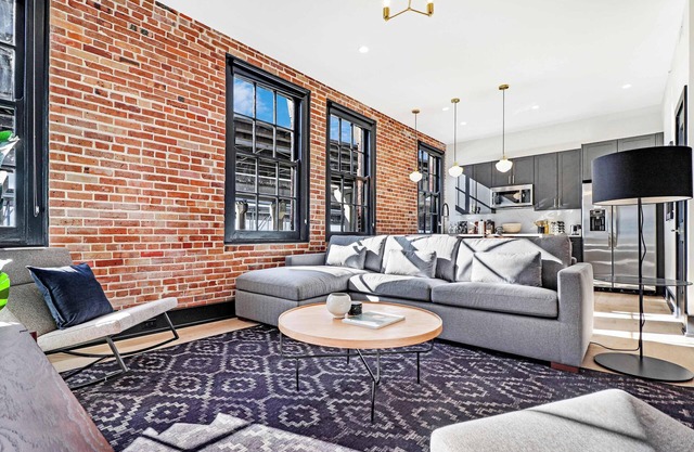 Roami at The Lola | Group Friendly | 4 Bedroom Apt