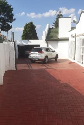 Robertsham (Halaal) Self Catering Cottages 2