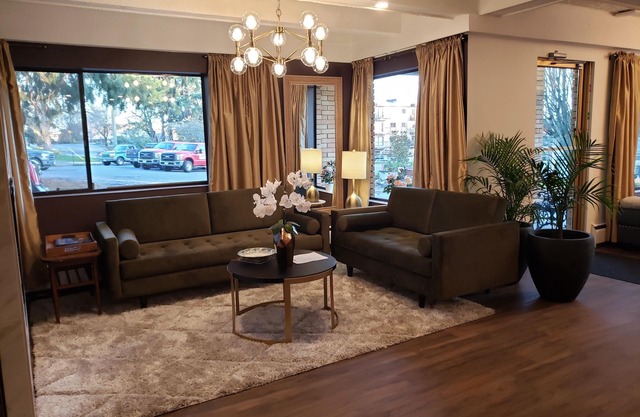 Robin Hood Inn & Suites