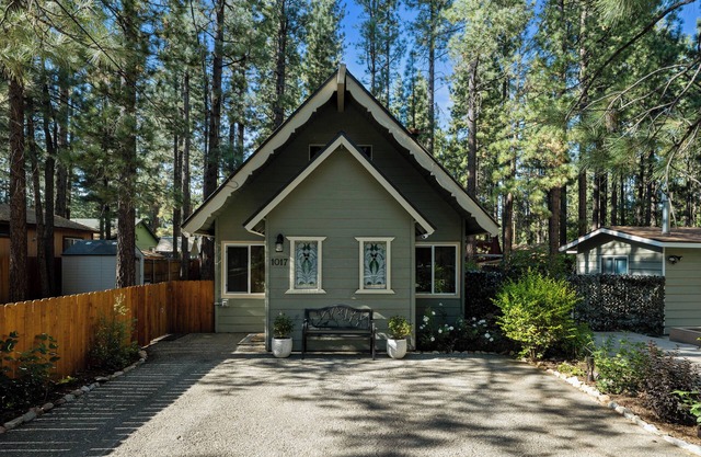 Robinhood's Retreat- walk2go karts- EVcharger- AC-minutes to resorts-dogs ok