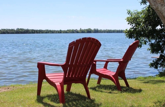 Roblin Lake-waterfront stay PEC