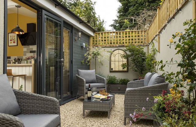 Rock Cottage - sleeps 2 guests in 1 bedroom